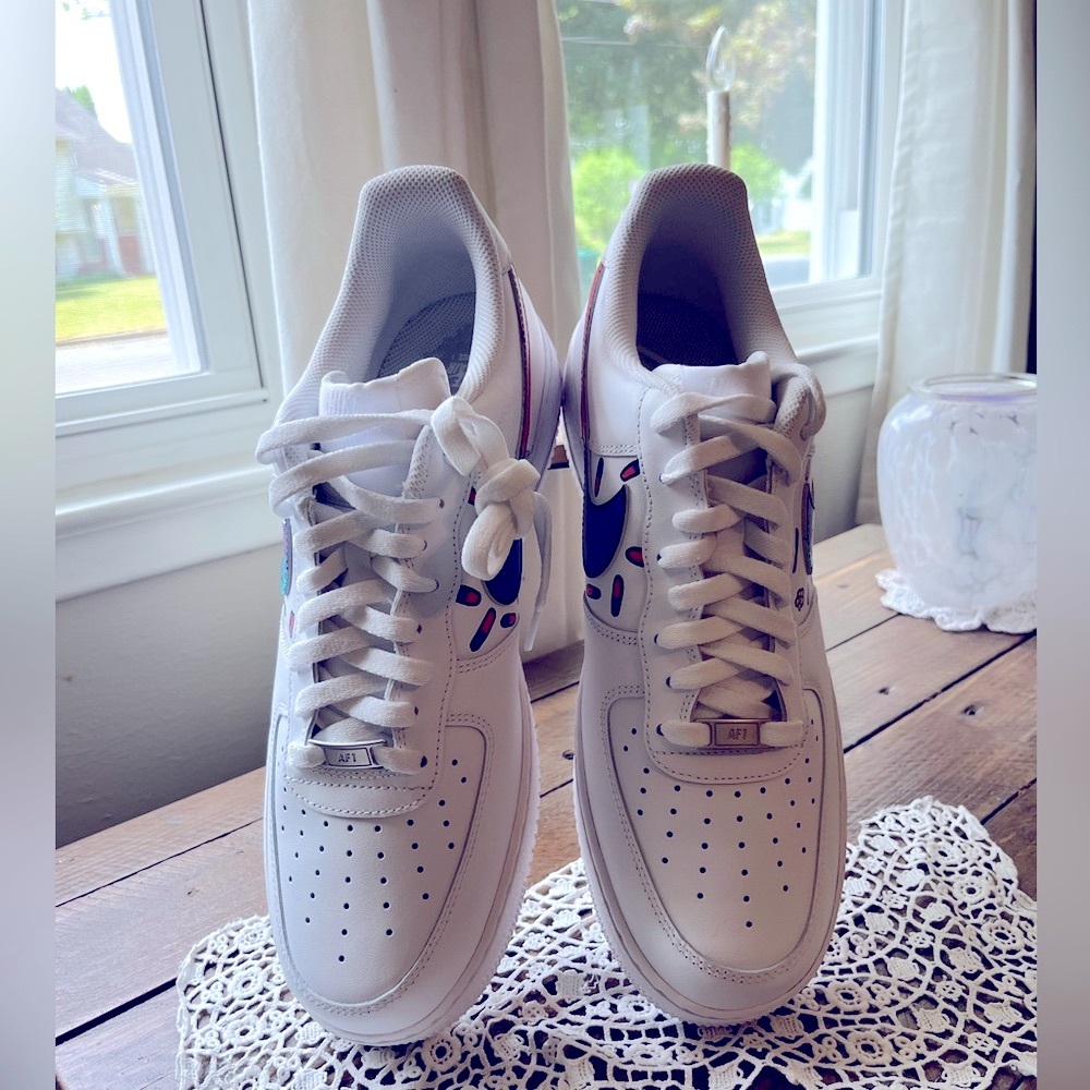 NEW NEVER WORN MEN’S NIKE AIR FORCE 1 PAINTED SNEAKERS
